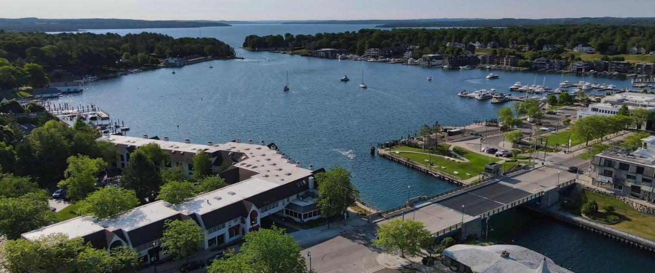 359 Edgewater Inn Charlevoix Εξωτερικό φωτογραφία